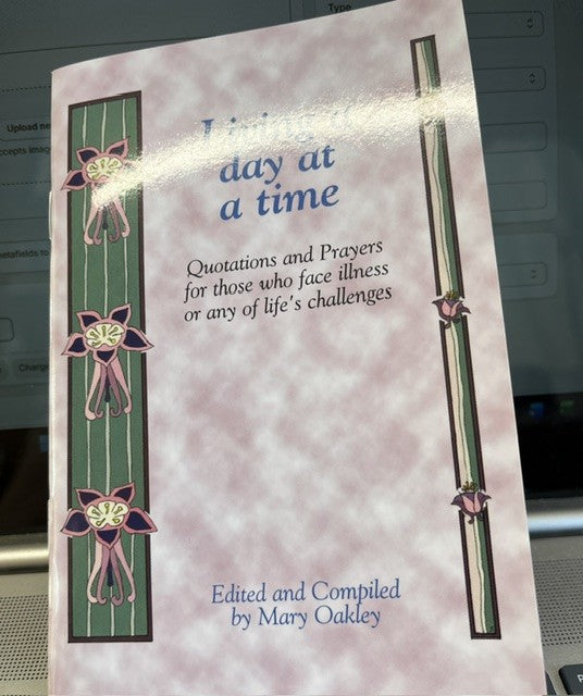 Living a Day at a Time - Booklet by Mary Oakley